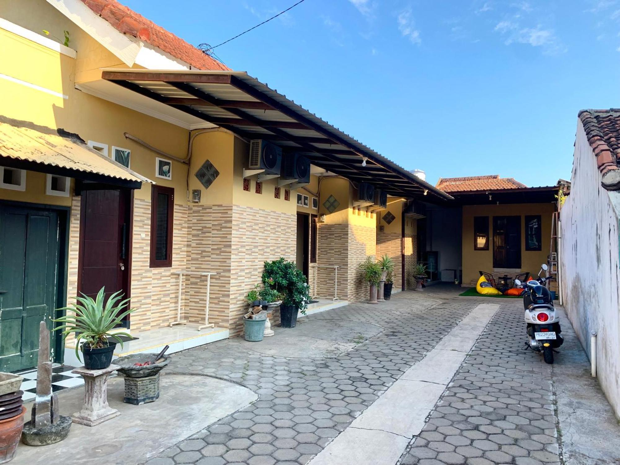 Offspring Ijen Hostel Banyuwangi Buitenkant foto
