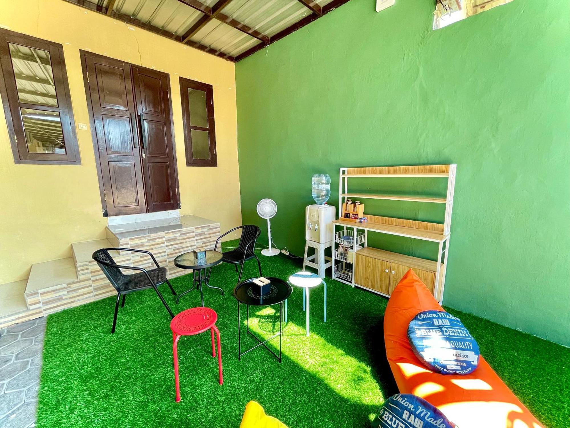 Offspring Ijen Hostel Banyuwangi Buitenkant foto