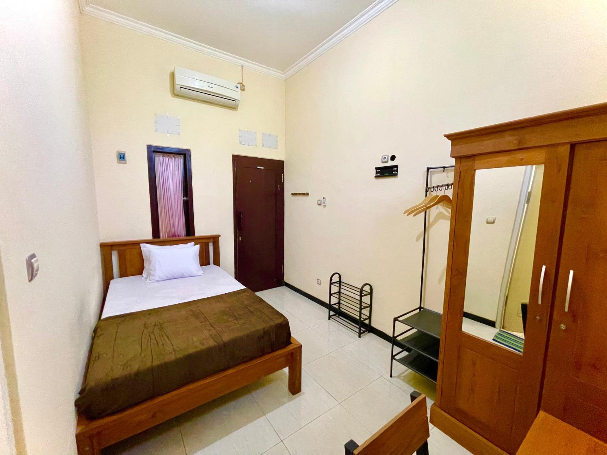 Offspring Ijen Hostel Banyuwangi Buitenkant foto