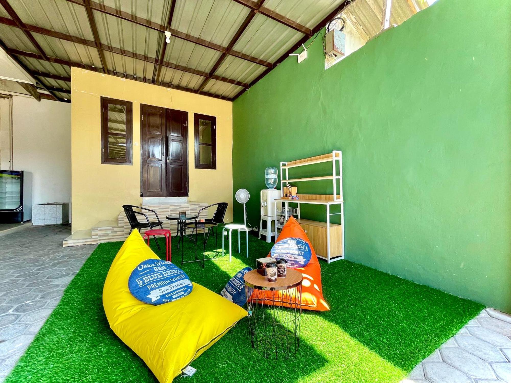 Offspring Ijen Hostel Banyuwangi Buitenkant foto